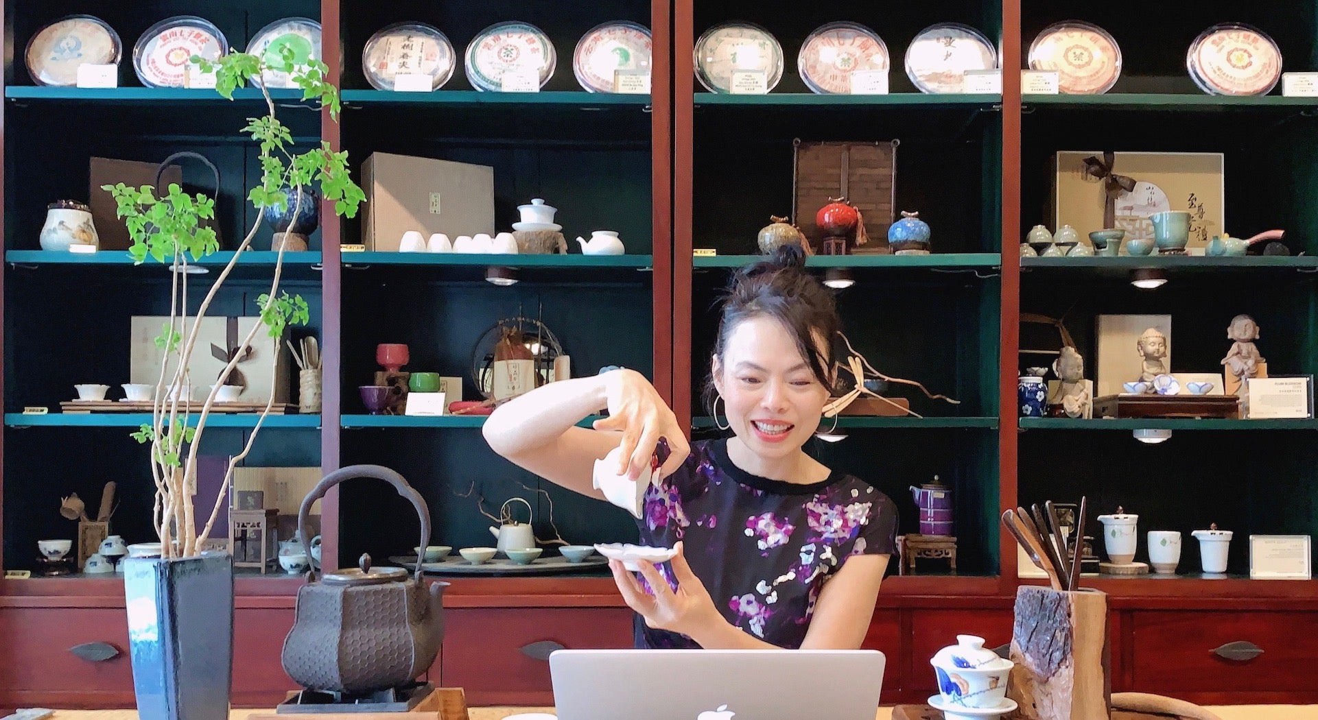 CONNECT LIVE WITH OLIVIA