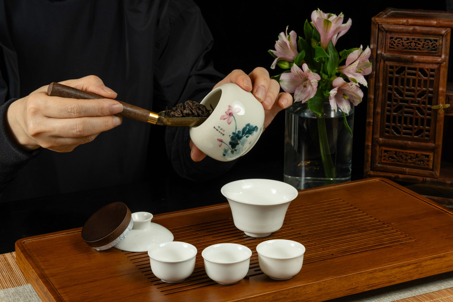 Serene Lotus Tea Caddy 好運連年