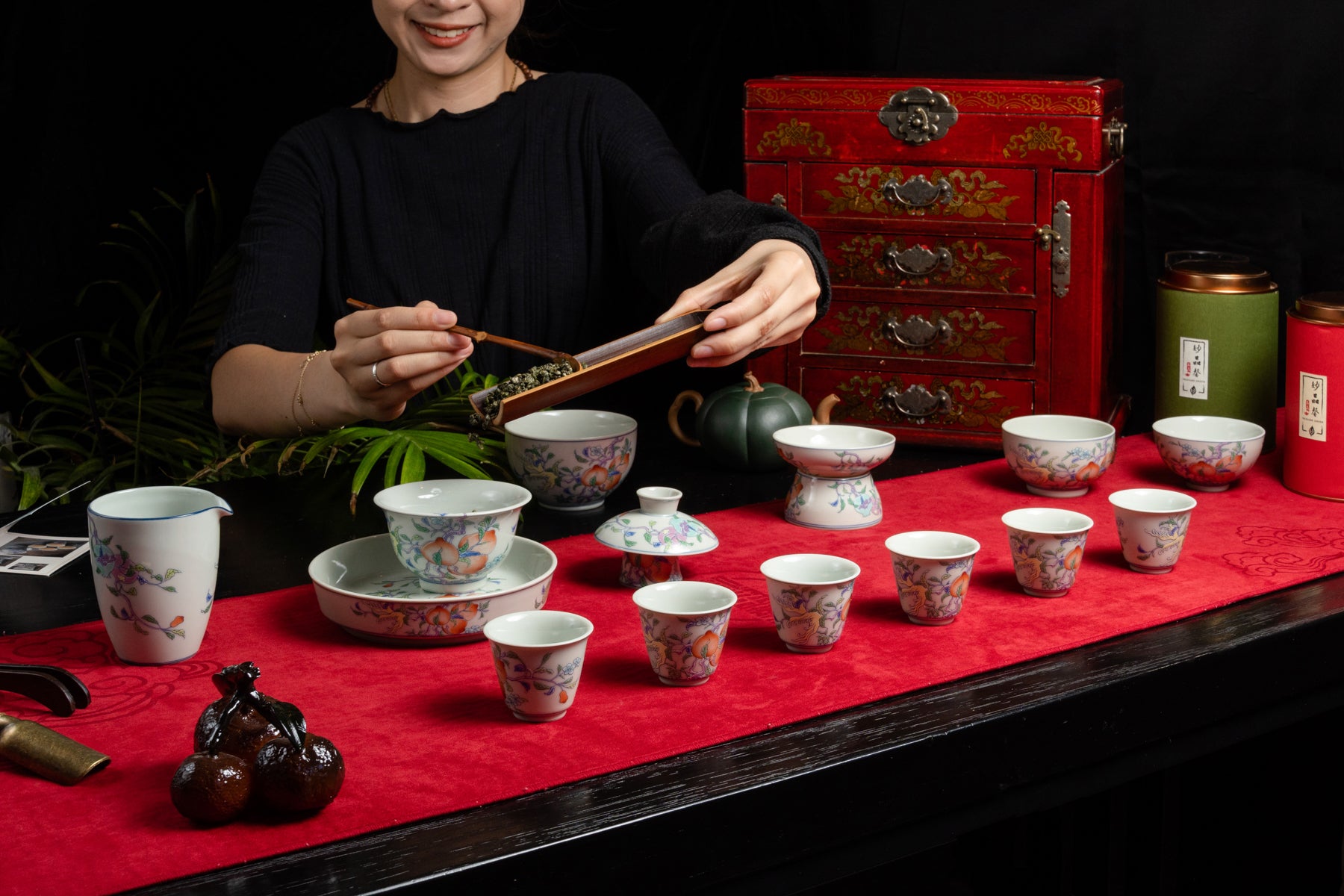 Longevity Peach Gaiwan Ceremonial Tea Set 傳統壽桃茶具套裝