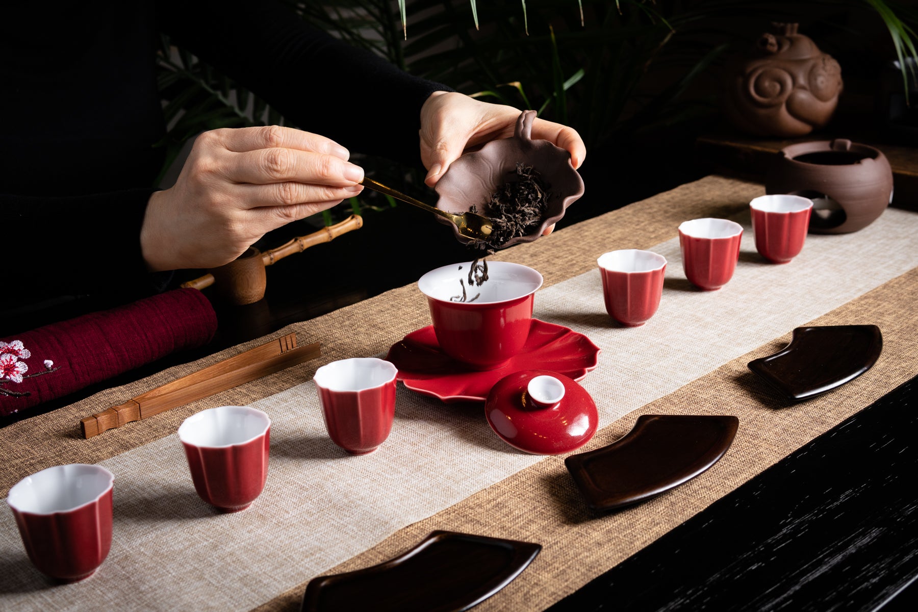 Dou Red Gaiwan 8 Piece Tea Set