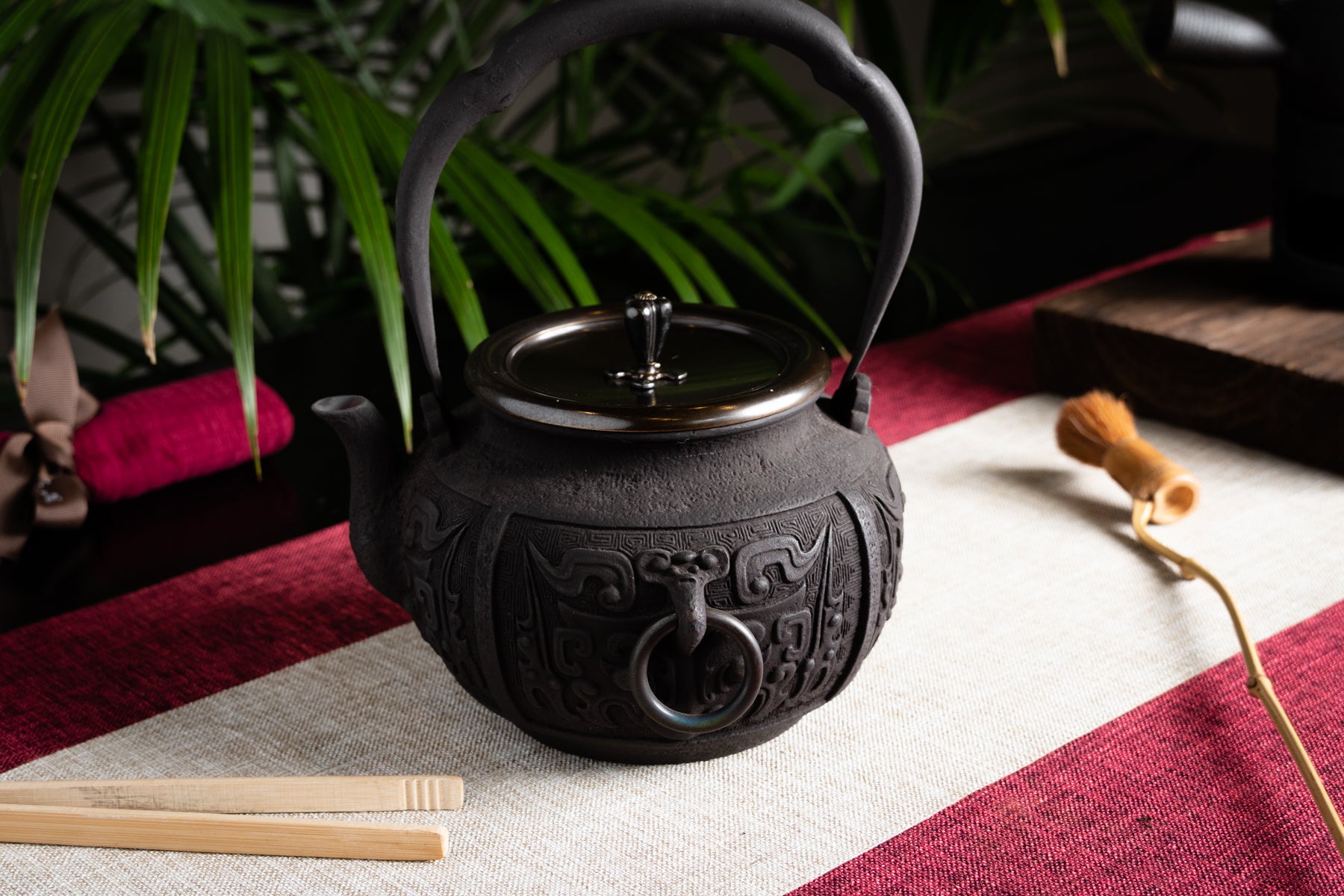 Sacred Beast Cast Iron Kettle 滿工