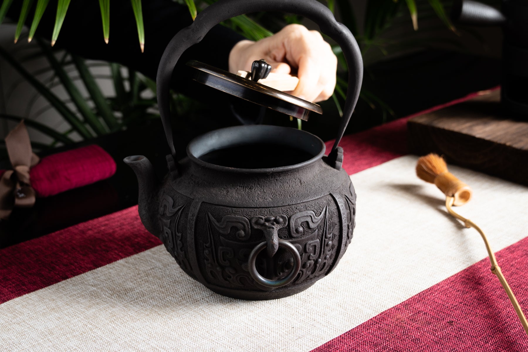 Sacred Beast Cast Iron Kettle 滿工