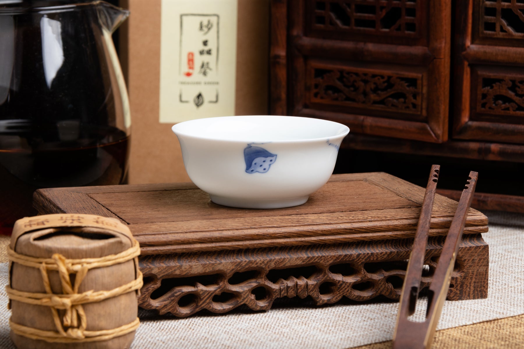 Lotus Root Tasting Cup 白瓷手绘品茗茶杯 -蓮藕