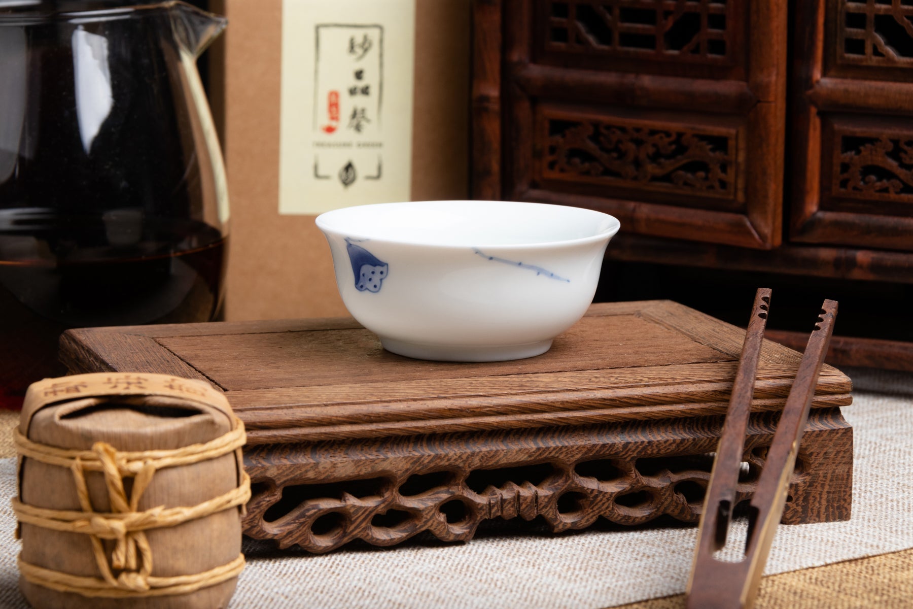 Lotus Root Tasting Cup 白瓷手绘品茗茶杯 -蓮藕