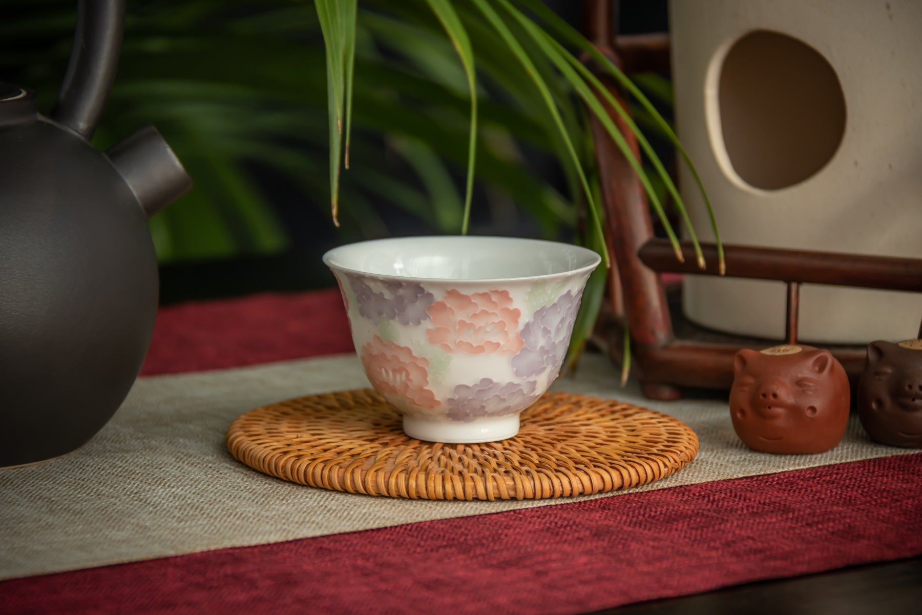 Essence of Thousand Flowers Linglong Jingdezhen Cup 景德镇玲珑万花杯