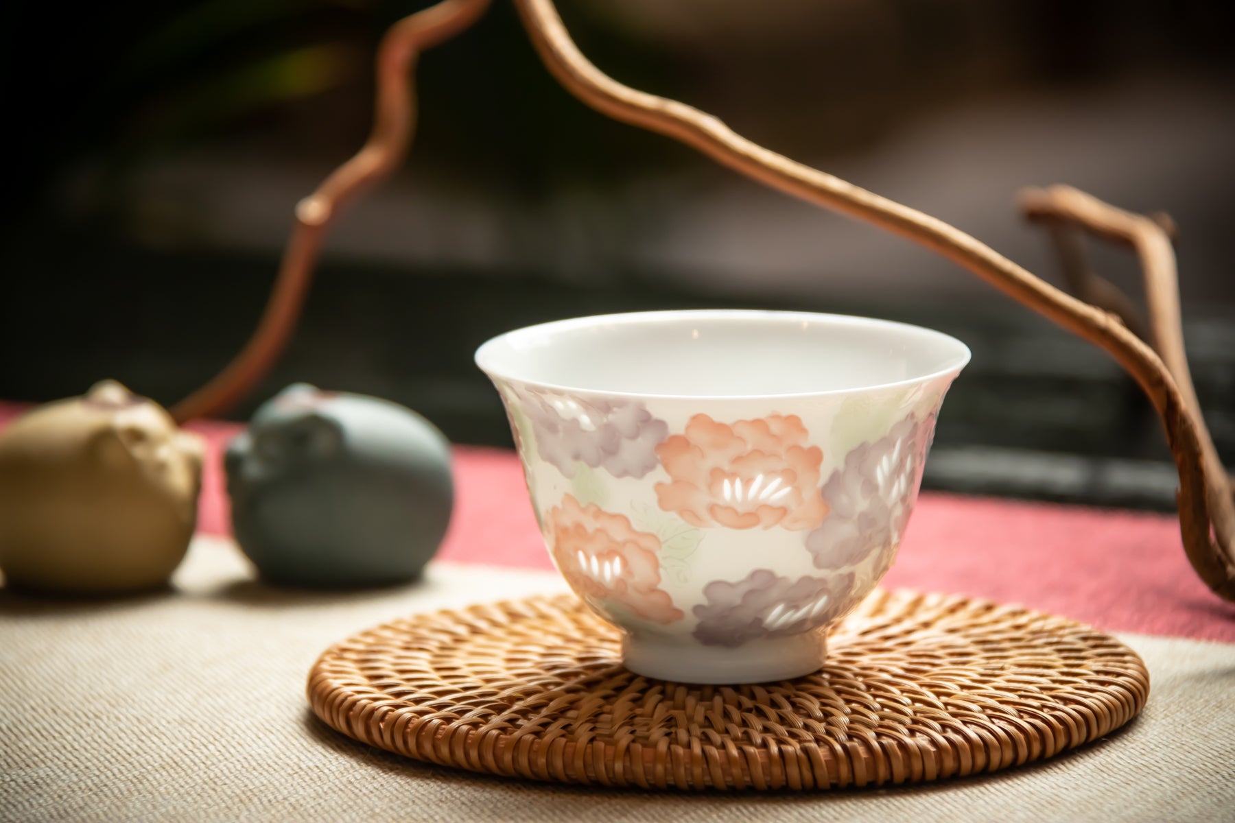 Essence of Thousand Flowers Linglong Jingdezhen Cup 景德镇玲珑万花杯