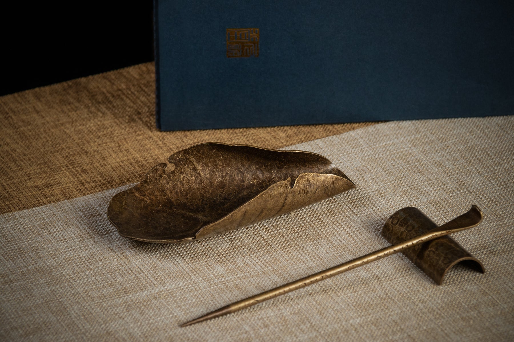 Lotus Leaf Utensil Set 黃痛銅荷葉茶則三件套