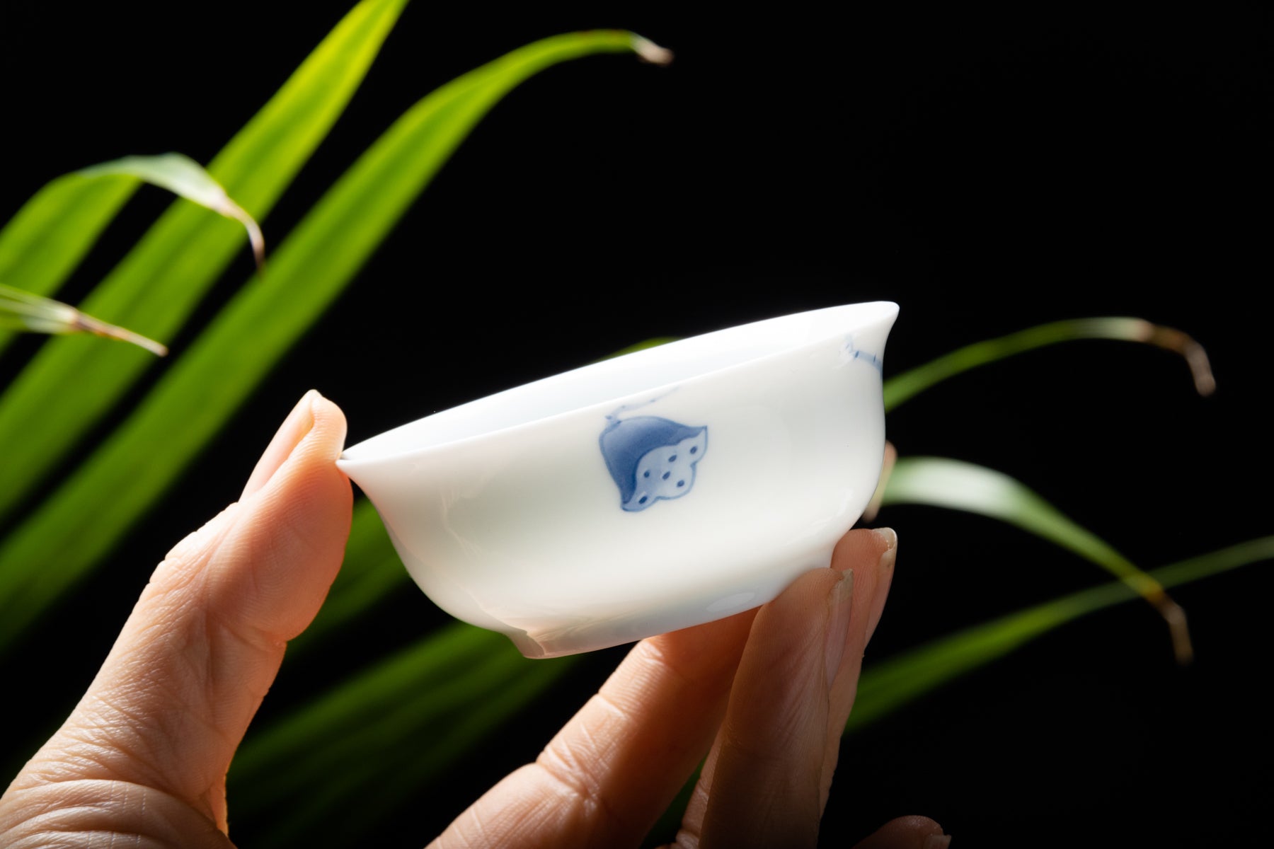 Lotus Root Tasting Cup 白瓷手绘品茗茶杯 -蓮藕