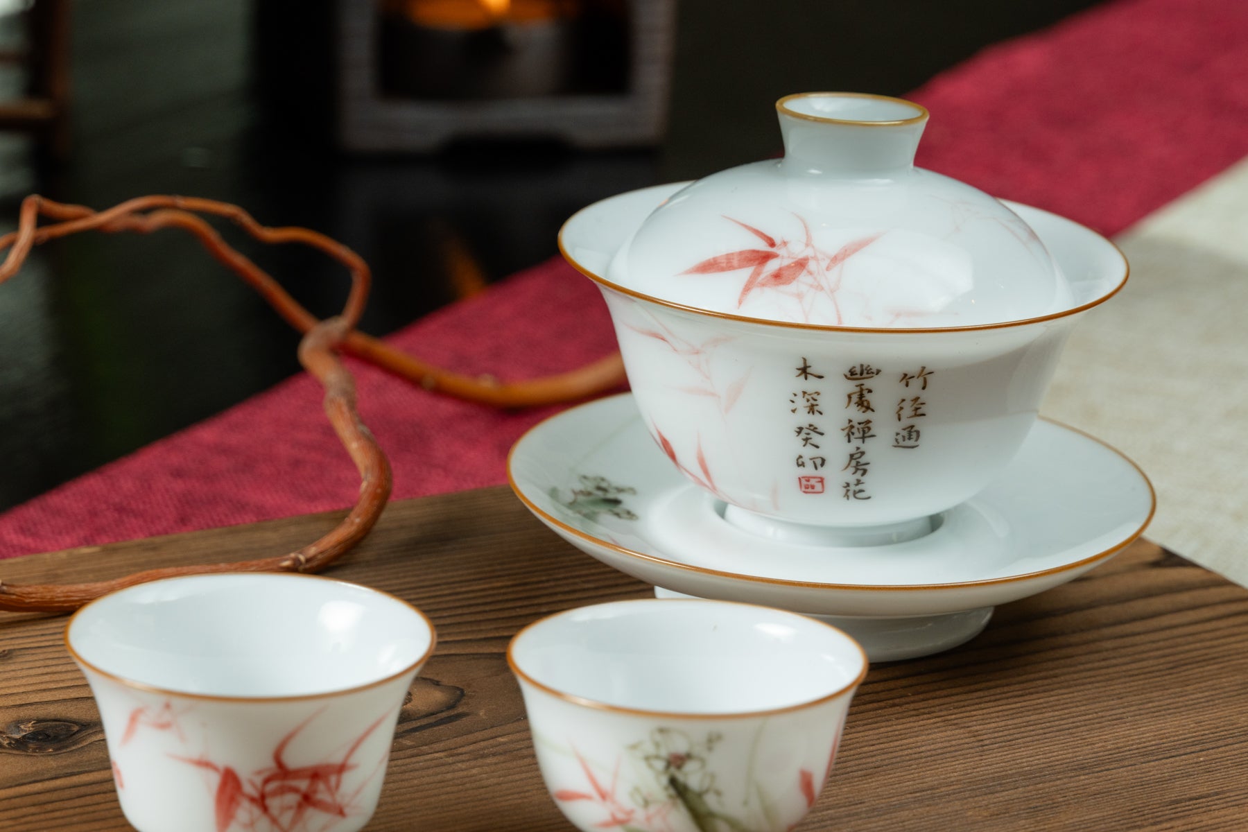 China's ancient Jingdezhen gilded teapot is hand-painted with patterns, which can be collected hotsell and used