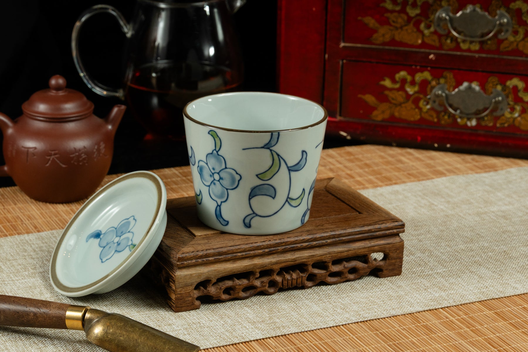 Coloured Pepper Blossom Tea Cup with Lid 彩椒花主人杯