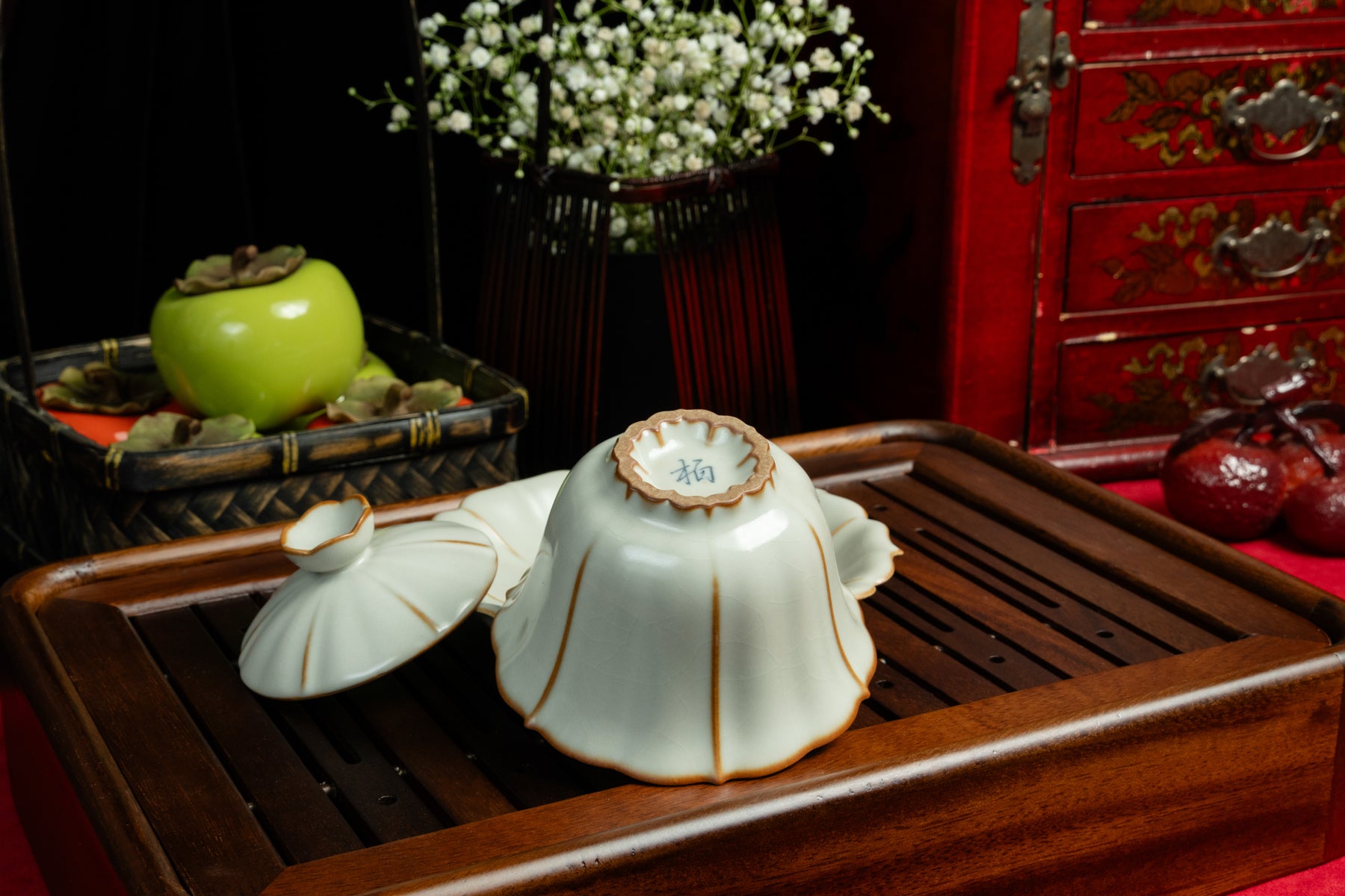 The Sunflower - Pastel Yellow Gaiwan 汝窯豆黃葵花蓋碗