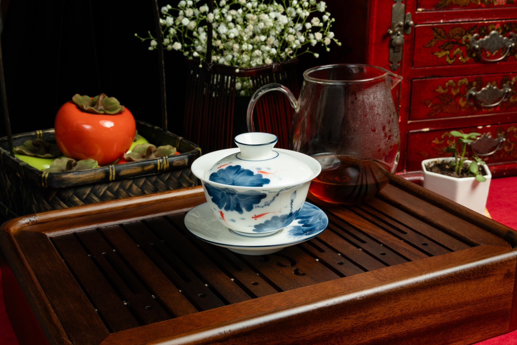 Lotus Pond Hand-Painted Gaiwan 手繪荷塘懸停蓋碗