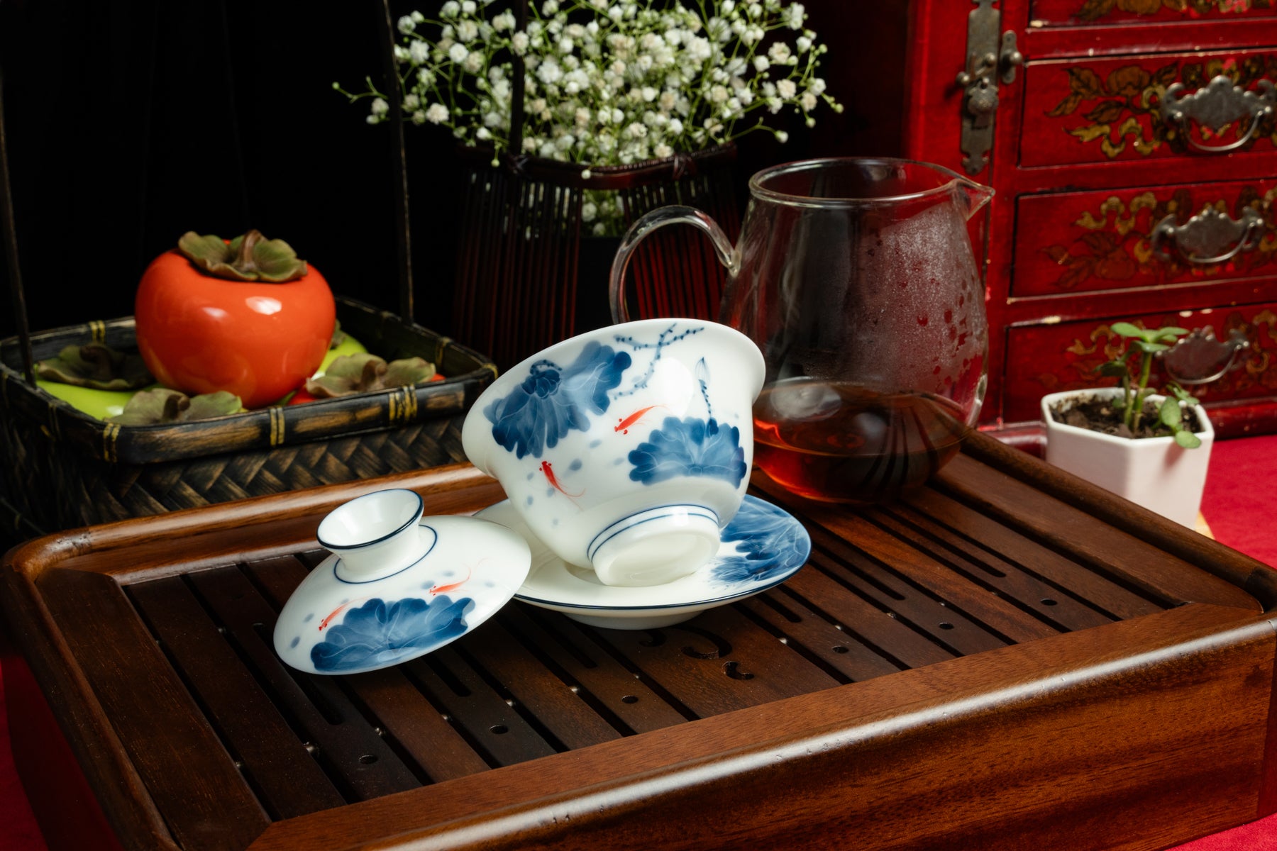 Lotus Pond Hand-Painted Gaiwan 手繪荷塘懸停蓋碗