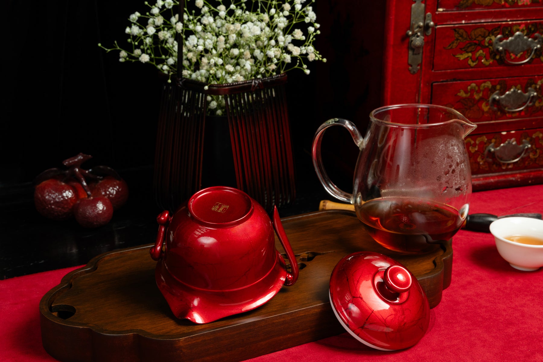 The Era Lacquered Teapot 漆器三代壺