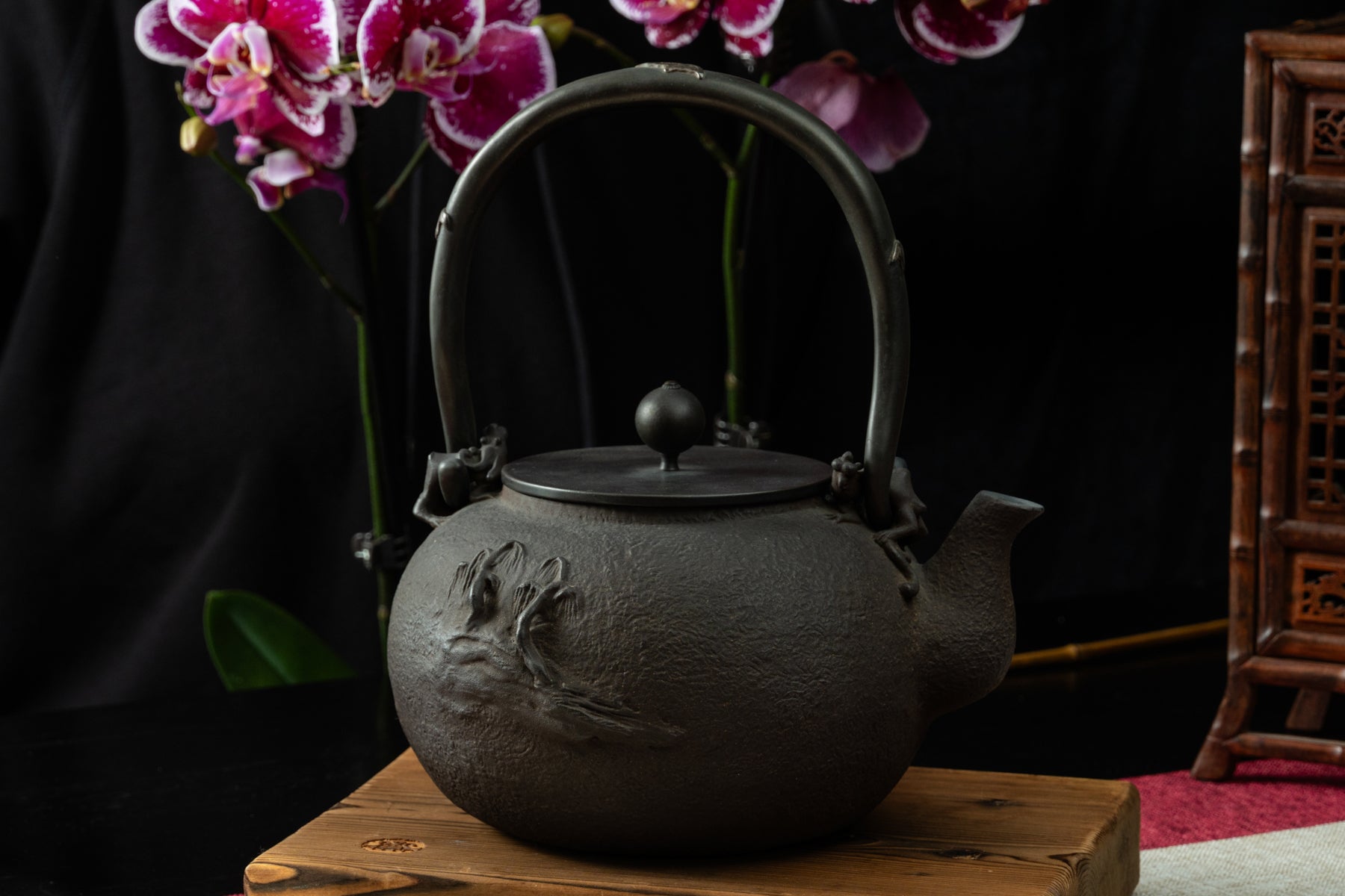 Bamboo Shadow Cast Iron Kettle