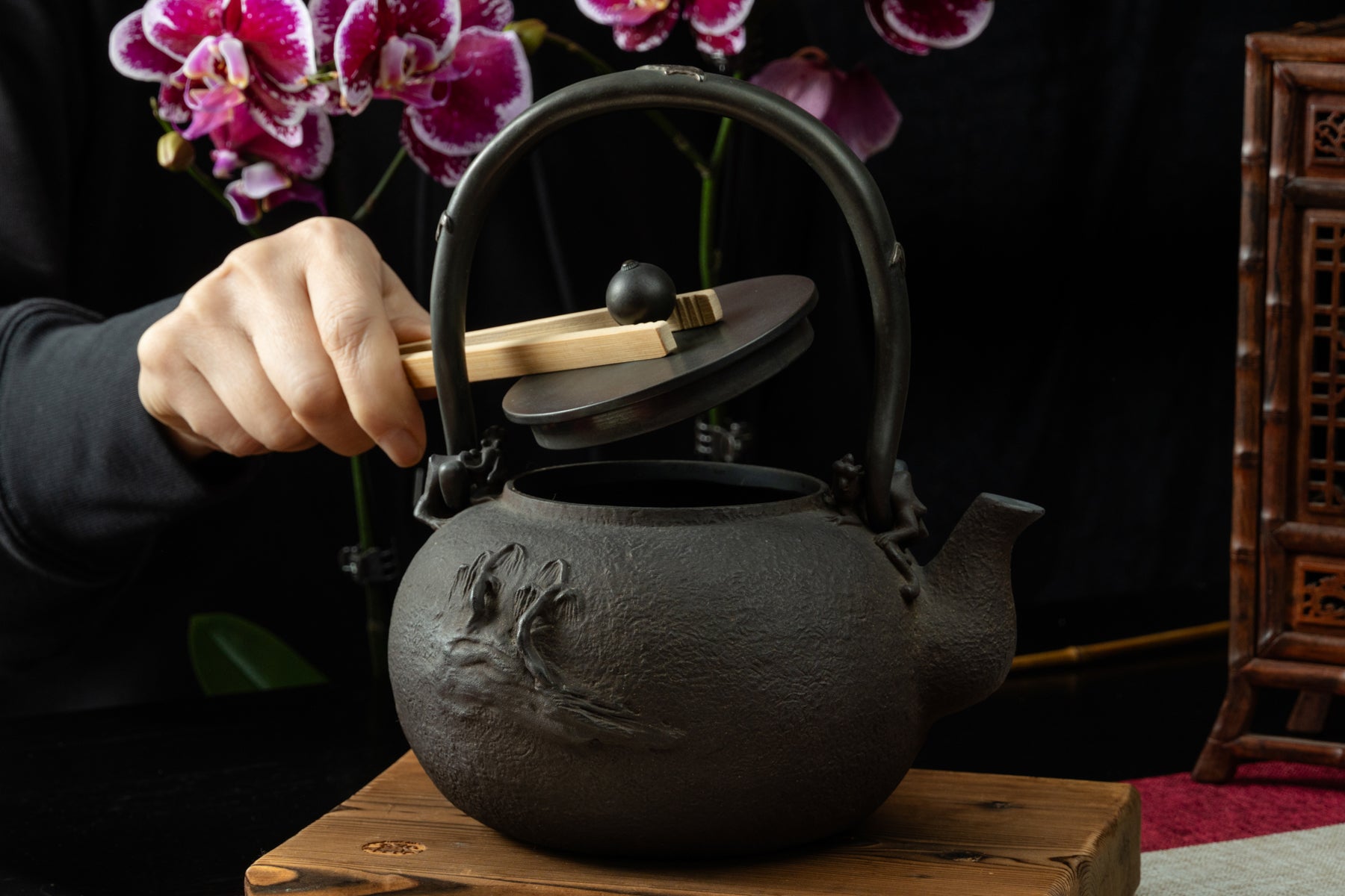 Bamboo Shadow Cast Iron Kettle