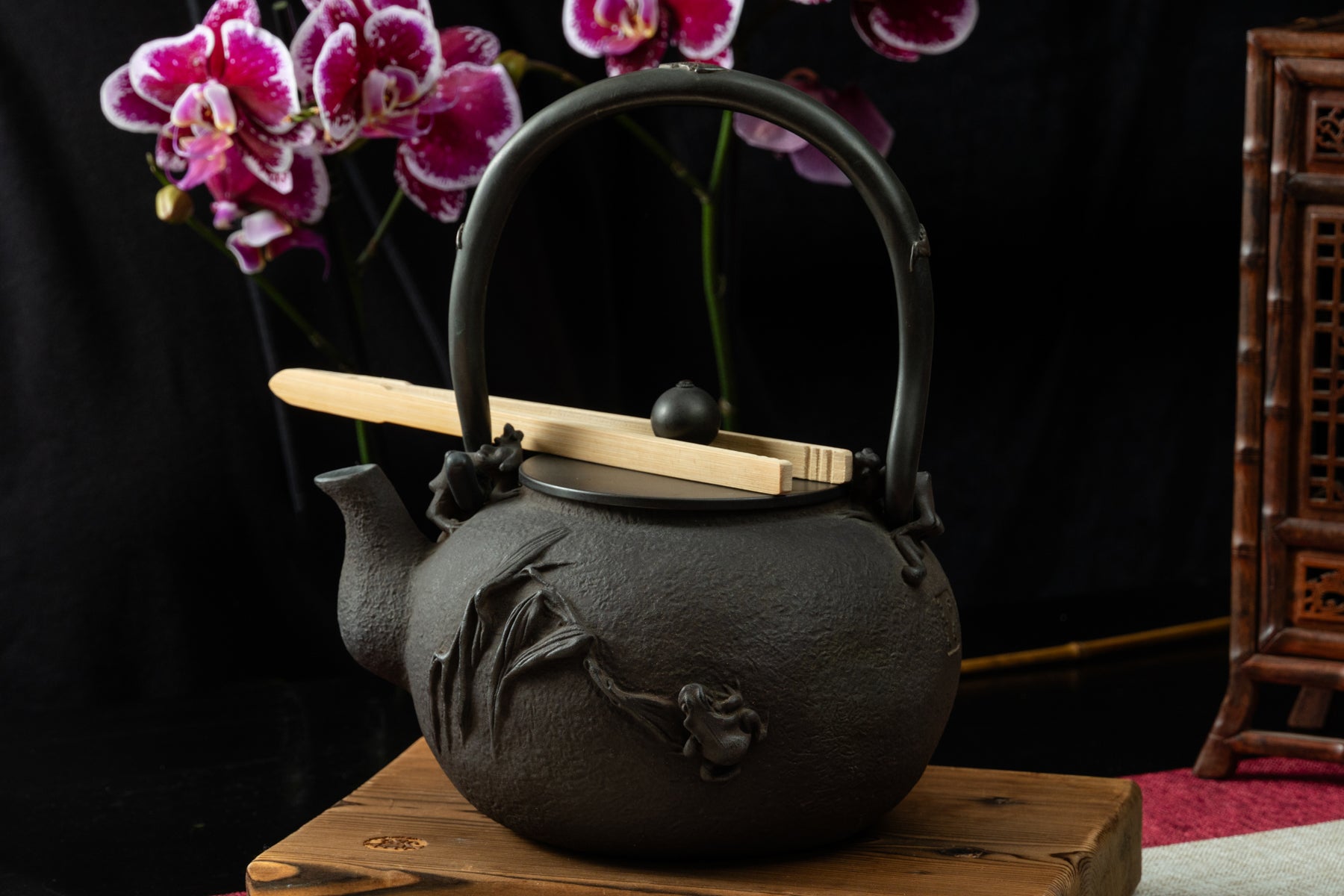 Bamboo Shadow Cast Iron Kettle