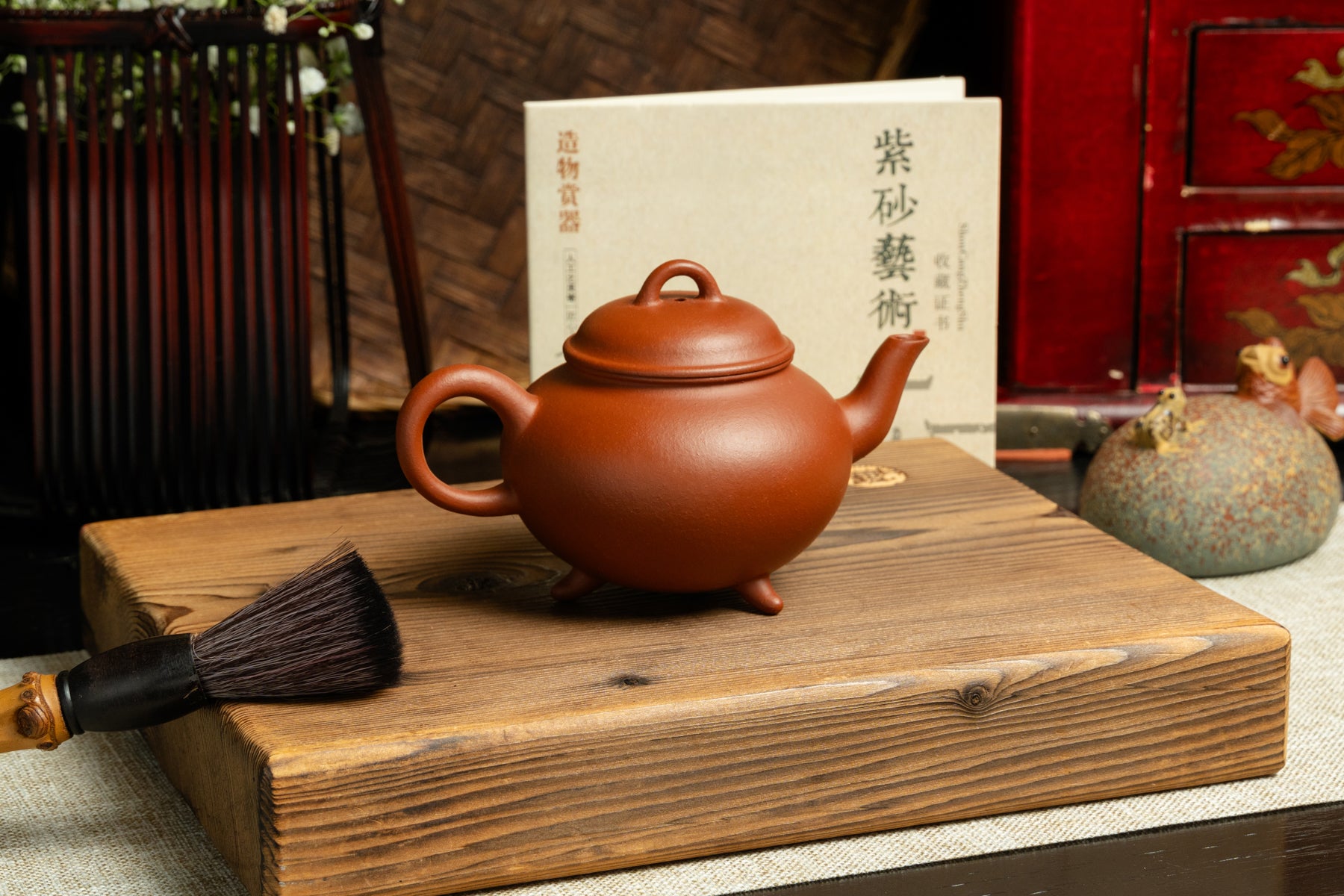 Yixing Terracotta Teapot -  Three-Legged Horizontal Teapot 三足水平