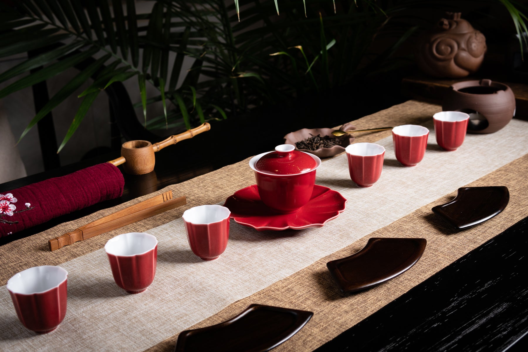 Dou Red Gaiwan 8 Piece Tea Set