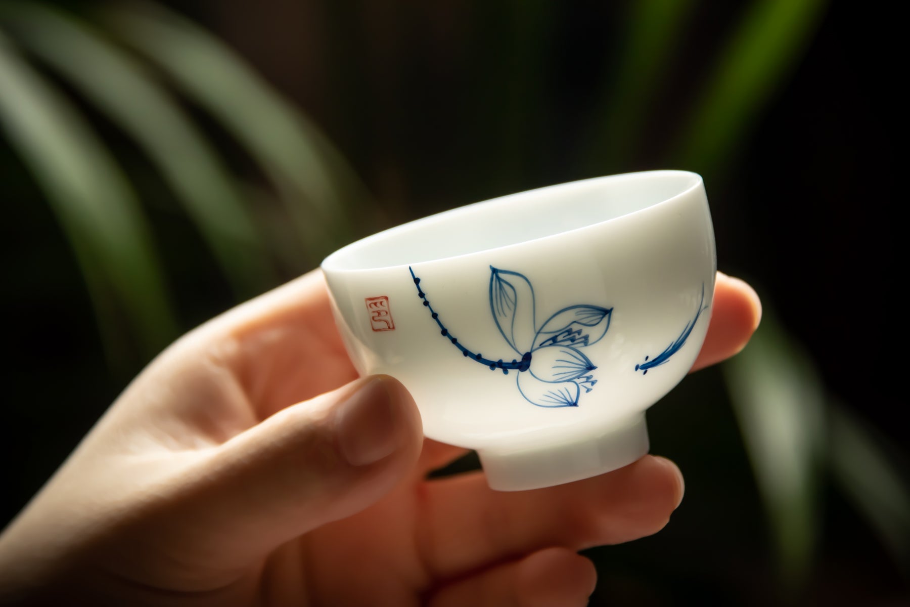 Serene Lotus & Koi - Qing Hua Cup 荷塘映月杯